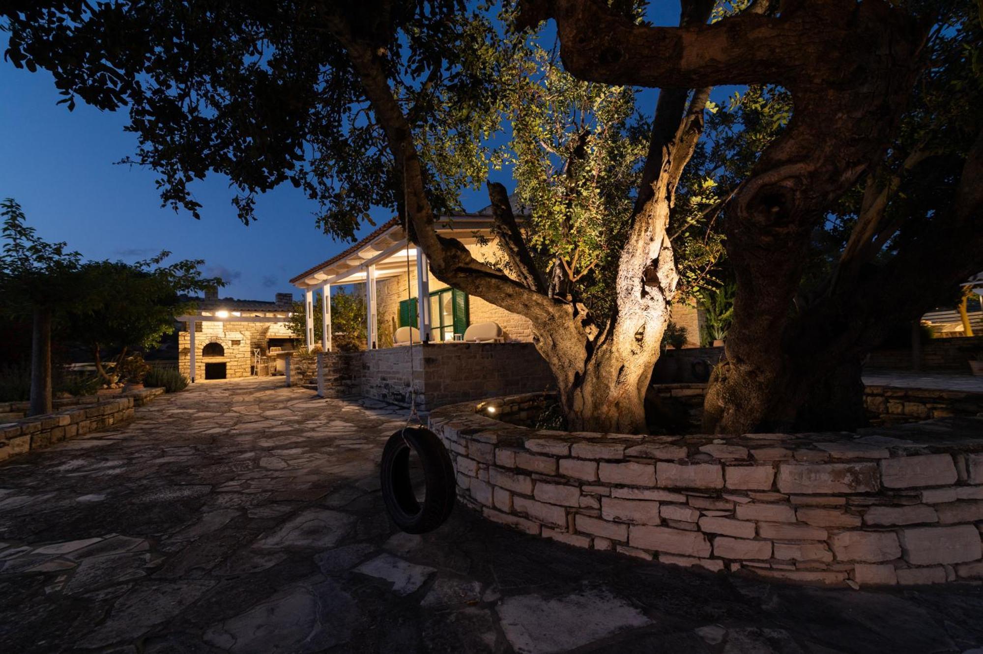 Carob Villa Moirai Luaran gambar