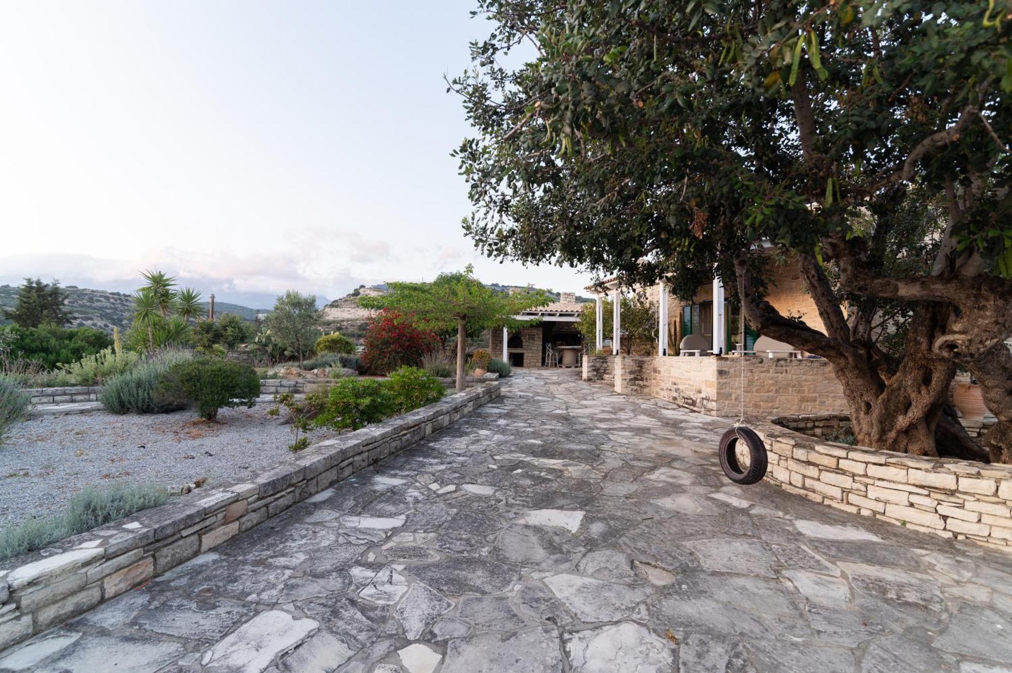 Carob Villa Moirai Luaran gambar